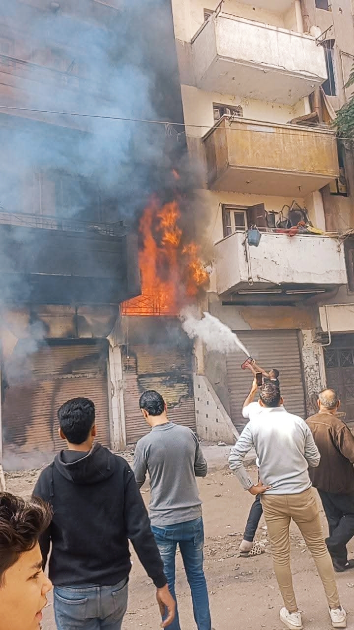 حريق يلتهم محل كماليات سيارات بالغربية