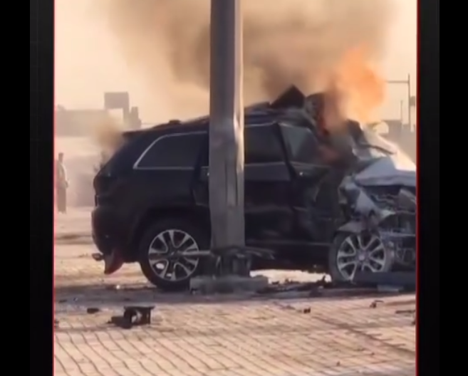 اصطدام السيارة بعمود نور واشتعالها، فيتو