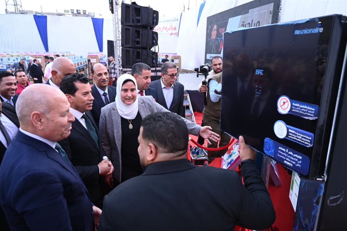 وزير الشباب ومحافظ القاهرة يشهدان مبادرة فرحة مصر لتجهيز 200 فتاة