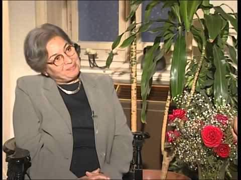 الاديبة المترجمة رضوى عاشور 