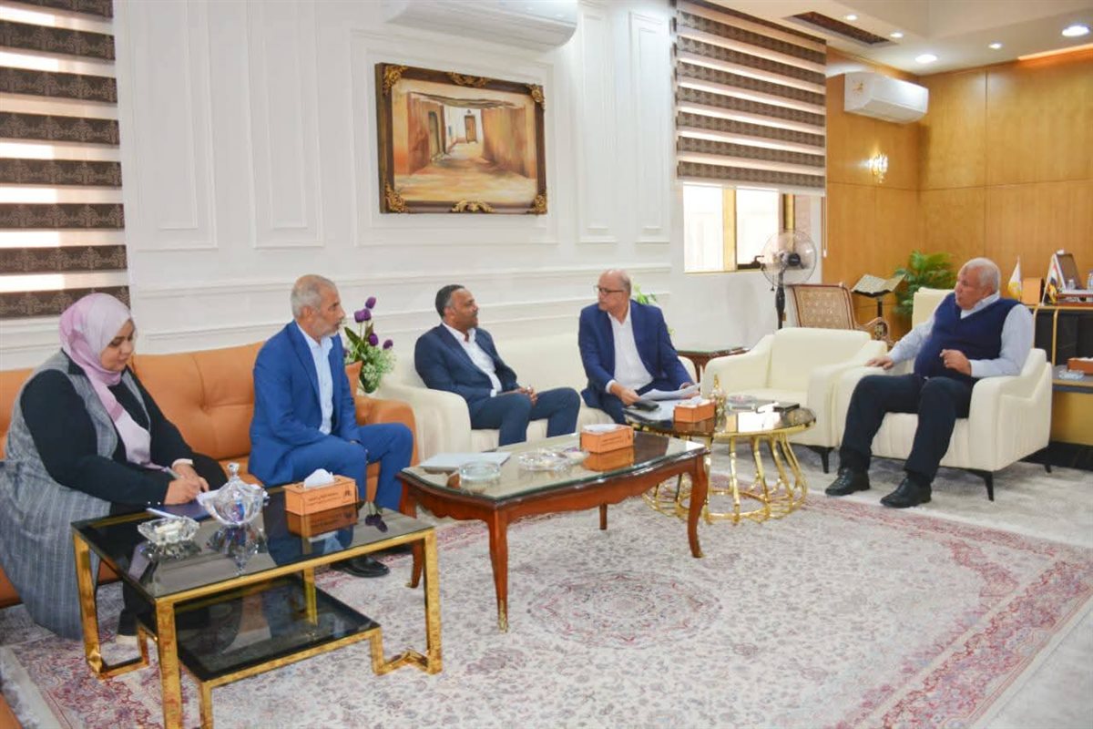 محافظ الوادي الجديد مع <span style=