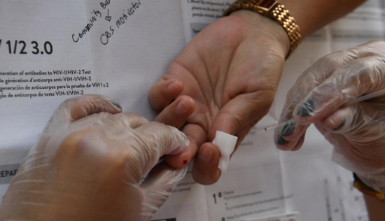 التحذير من انتشار وباء الإيدز، فيتو