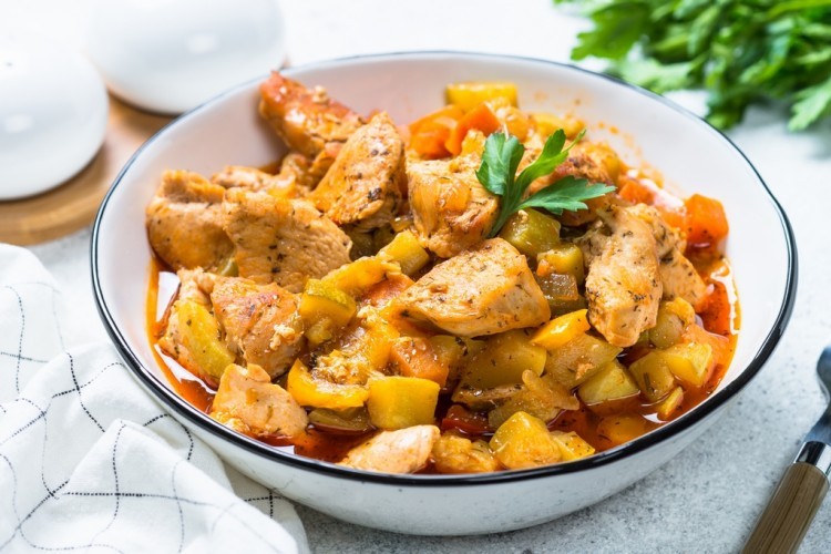 يخنة الدجاج بالبطاطس