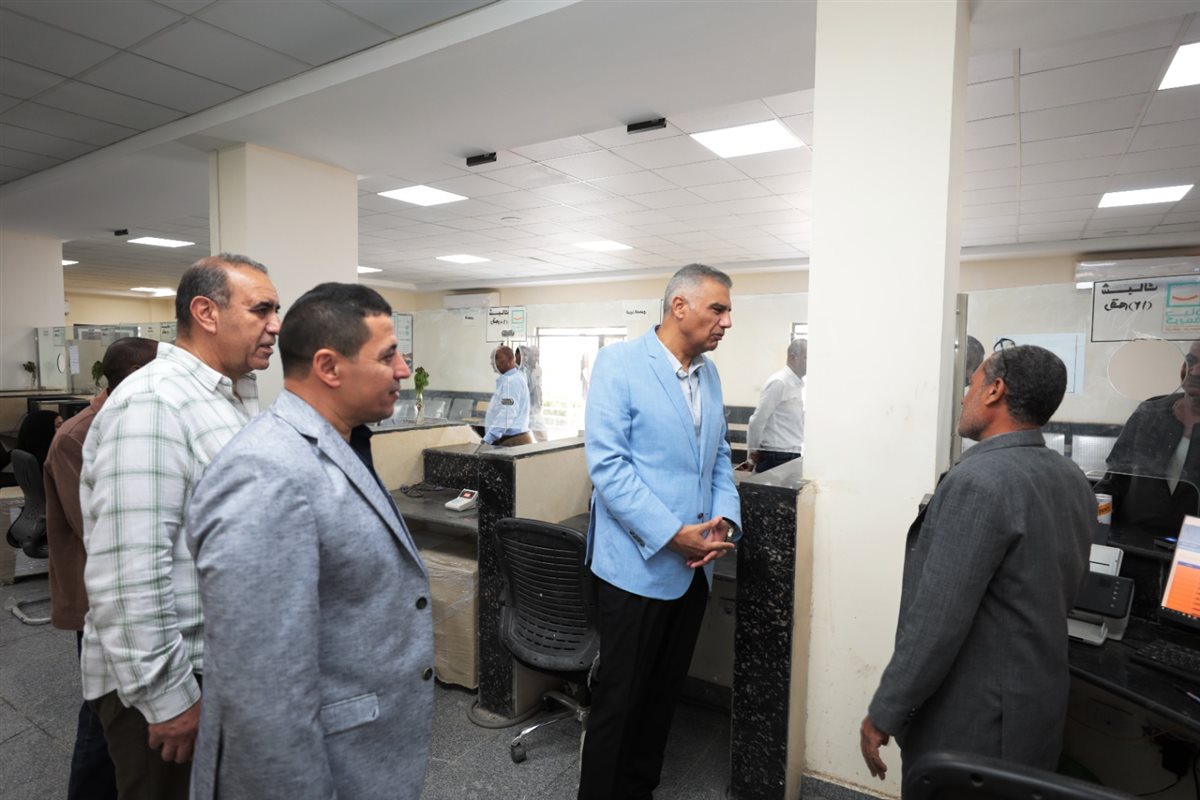 محافظ أسوان يتفقد مجمع الخدمات الحكومية بالمركز التكنولوجي
