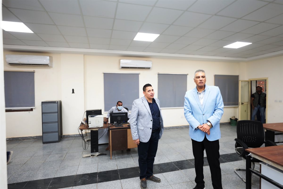 محافظ أسوان يتفقد مجمع الخدمات الحكومية بالمركز التكنولوجي