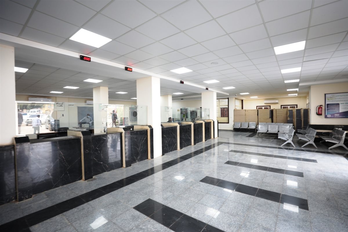 محافظ أسوان يتفقد مجمع الخدمات الحكومية بالمركز التكنولوجي