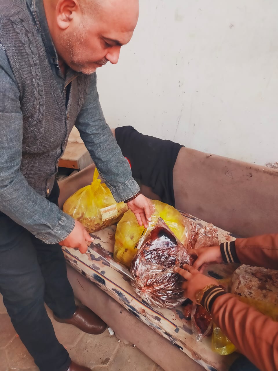 ضبط 3 أطنان دواجن ولحوم منتهية الصلاحية الخصوص، فيتو 