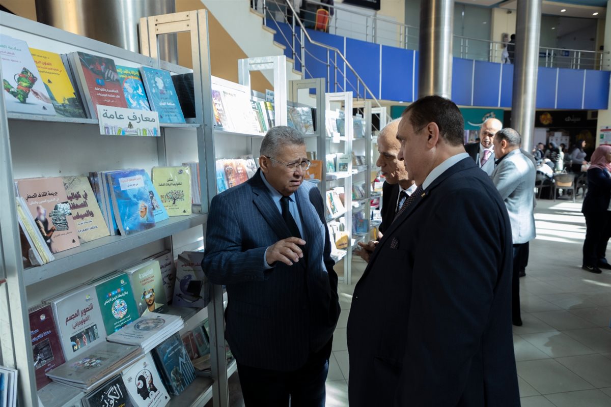 هيئة الكتاب تفتتح معرضها بجامعة بدر الدولية