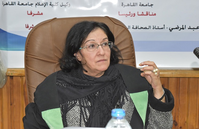 الدكتورة نجوى كامل 