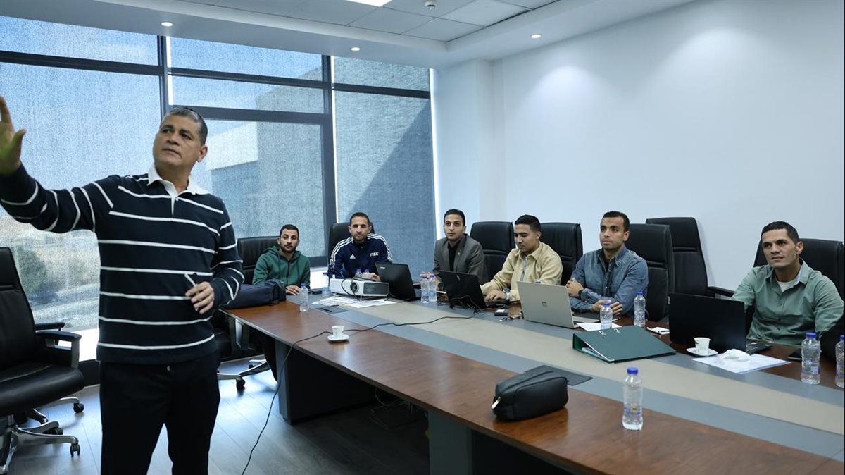 أوسكار رويز، فيتو