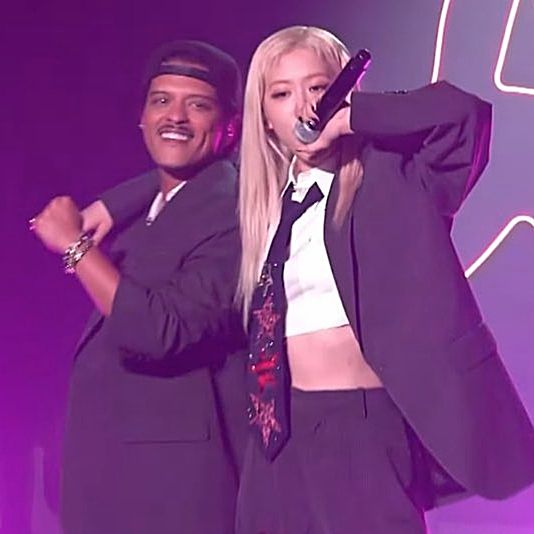 روزي وبرونو مارس، فيتو