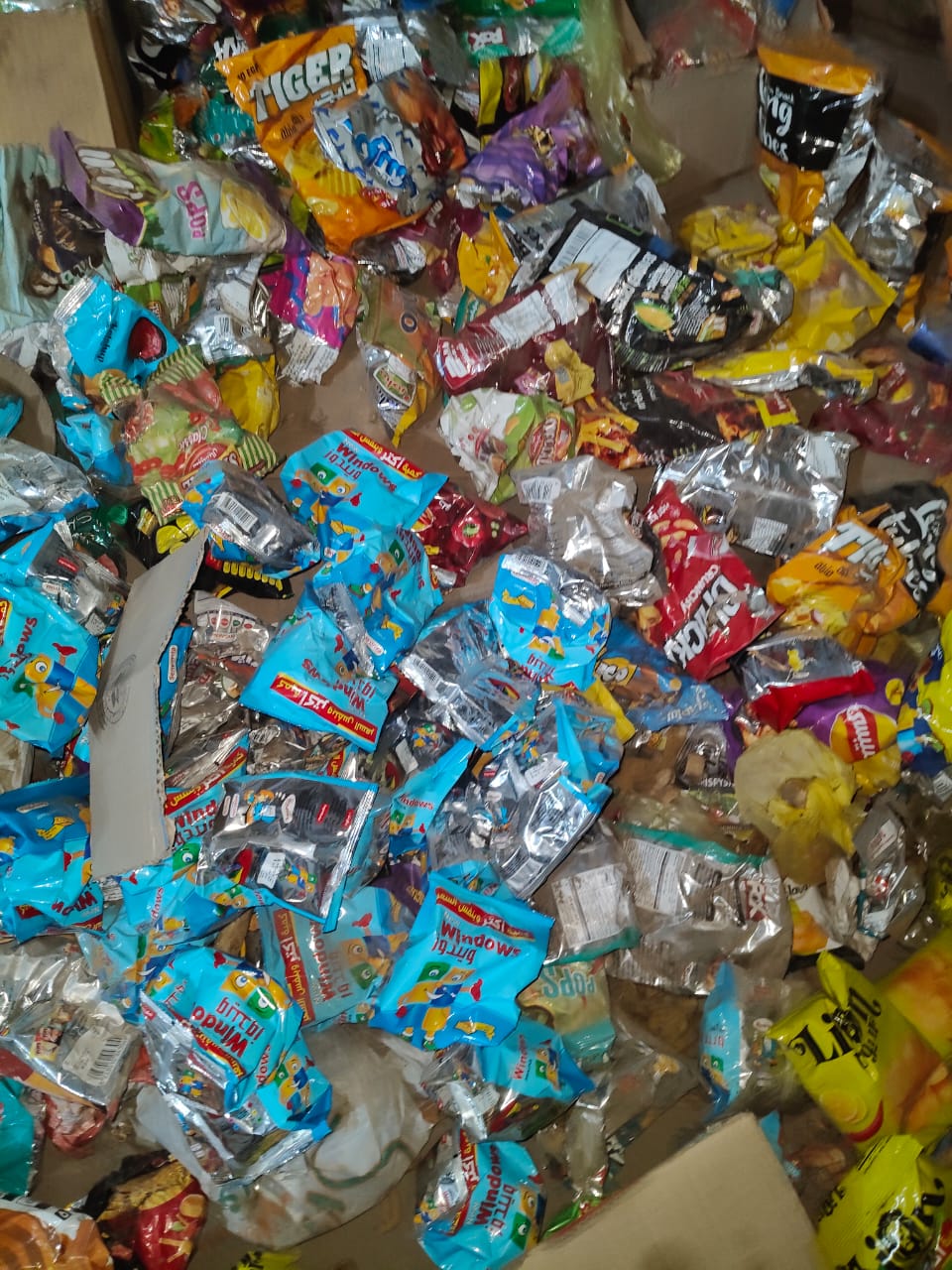 ضبط مخزن مواد غذائية فاسدة بالغربية بداخله 1000 عبوة منتهية&nbsp;