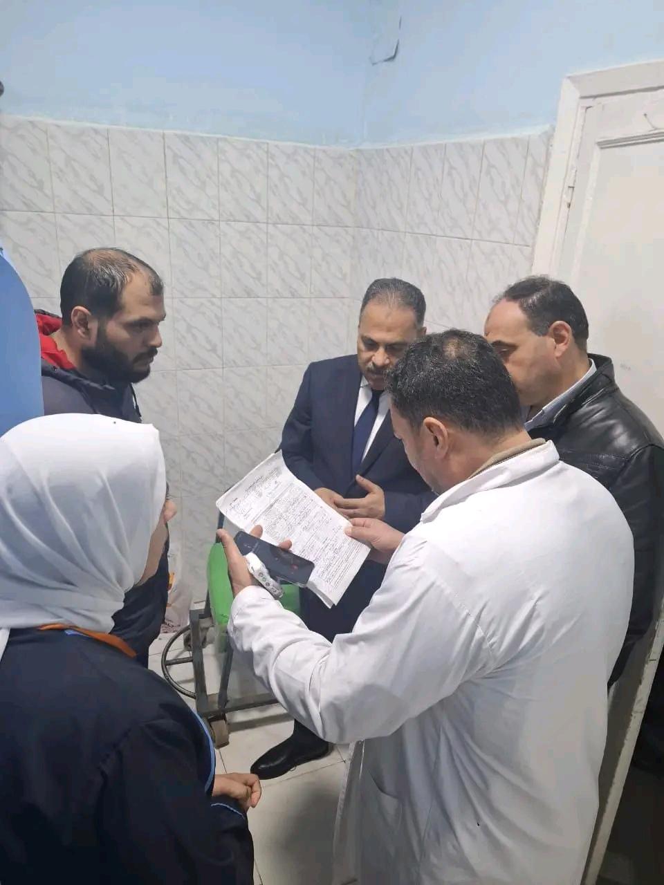 غياب المدير يثير حفيظة المحافظ أثناء جولة تفقدية بمستشفى منيا القمح،فيتو