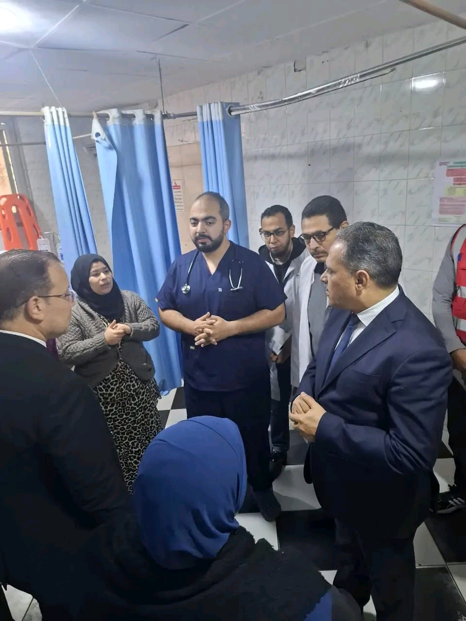 غياب المدير يثير حفيظة المحافظ أثناء جولة تفقدية بمستشفى منيا القمح،فيتو