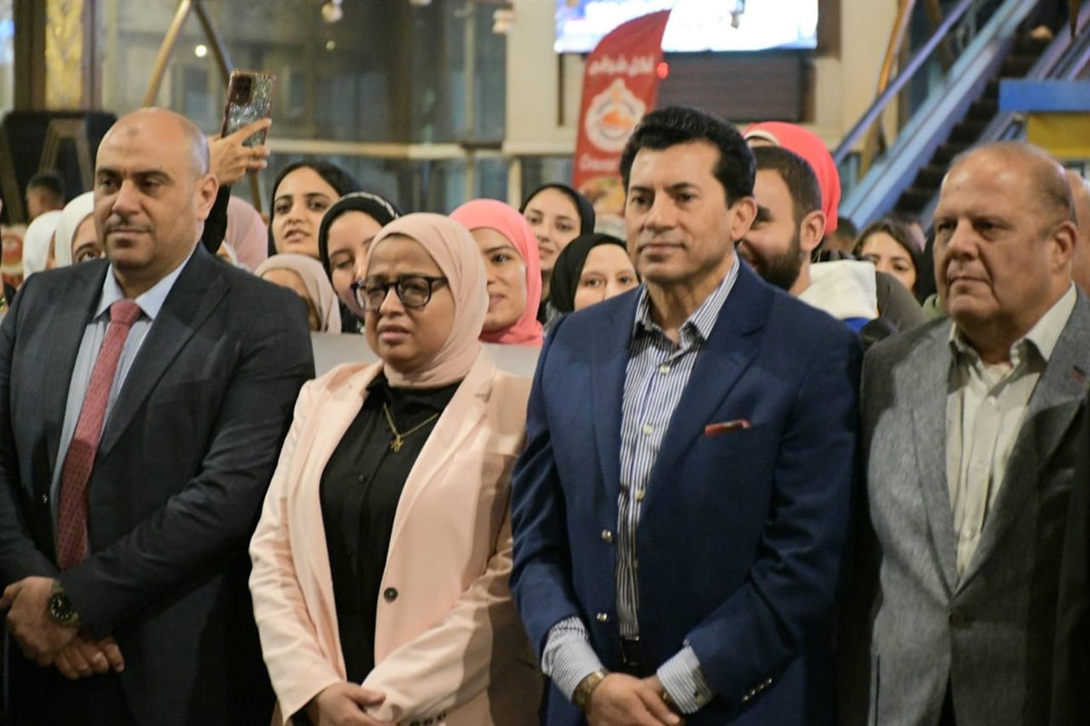 أشرف صبحي يودّع المشاركين في أولى أفواج قطار الشباب للأقصر وأسوان