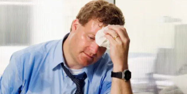 تصبب العرق والنهجان أعراض خطيرة للإصابة بأمراض القلب، فيتو