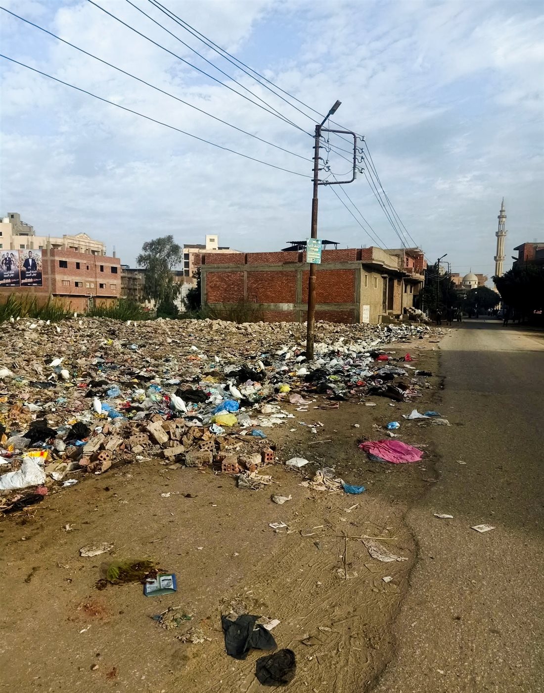 القمامة تحاصر عزبة المنشاوي القبلية بالغربية.. والأهالي يشكون الإهمال ويطالبون بتدخل عاجل