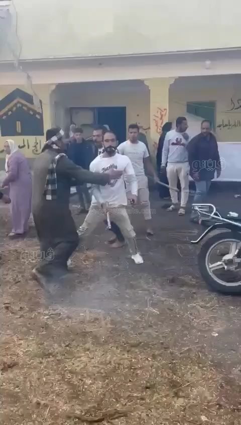 استقدام غرباء وأسلحة وشماريخ.. كواليس الأزمة التي أشعلت غضب 250 أسرة،فيتو