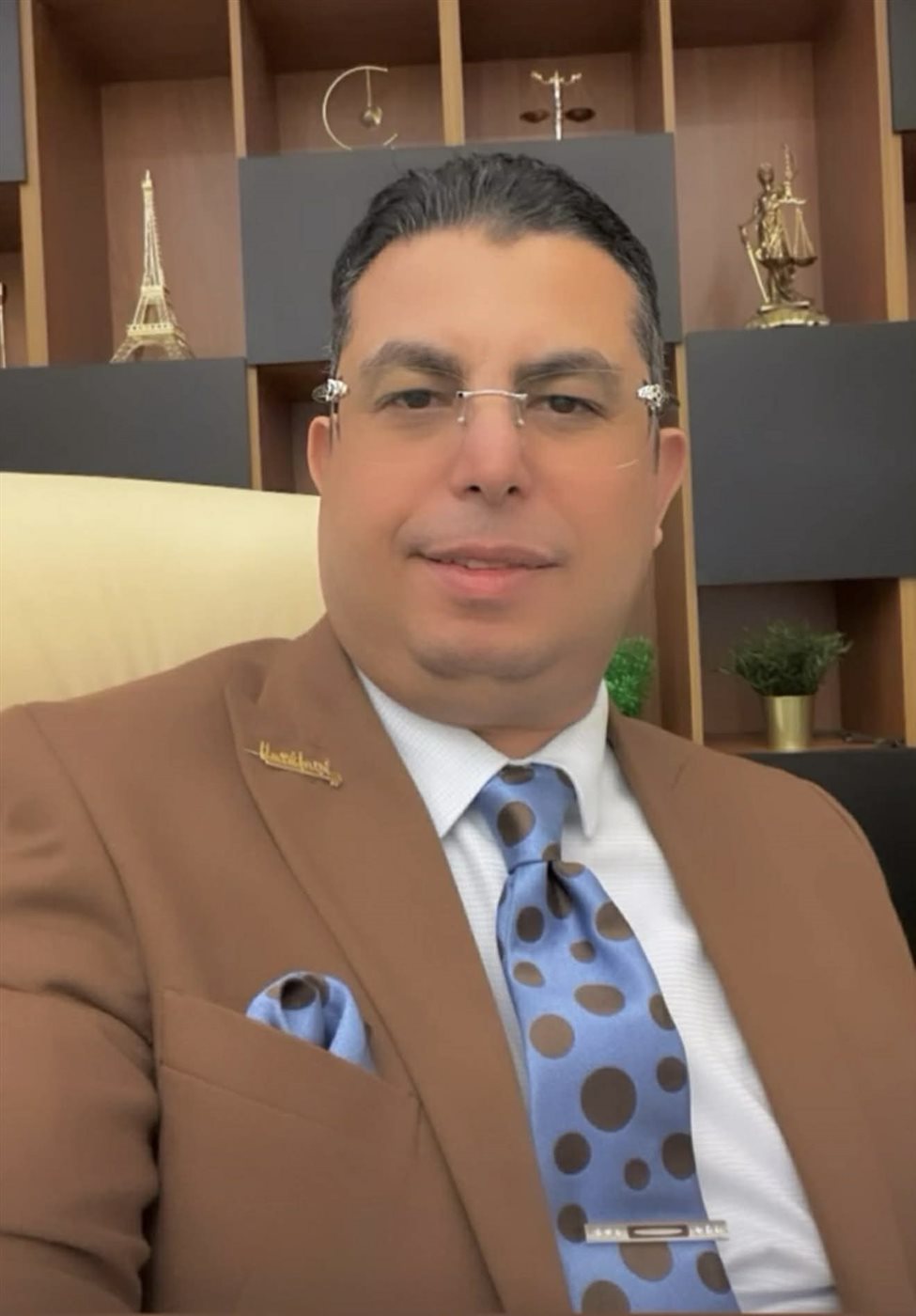 الدكتور متولي ابراهيم الخبير القانوني والاقتصادي، فيتو