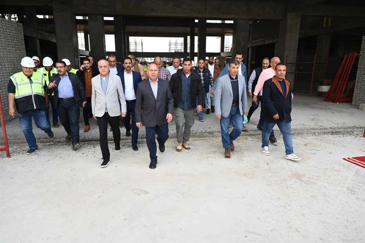 وزير النقل يتفقد محطات ومسار الخط الثاني من شبكة القطار السريع   