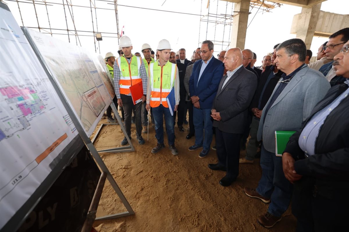 وزير النقل يتفقد محطات ومسار الخط الثاني من شبكة القطار السريع   