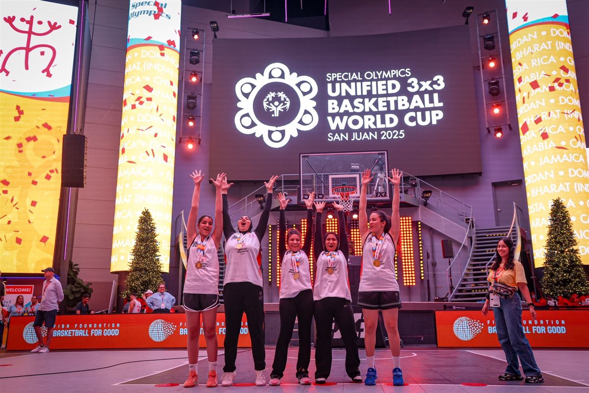 منتخب السيدات يتوج بذهبية كأس العالم للأولمبياد الخاص لكرة السلة