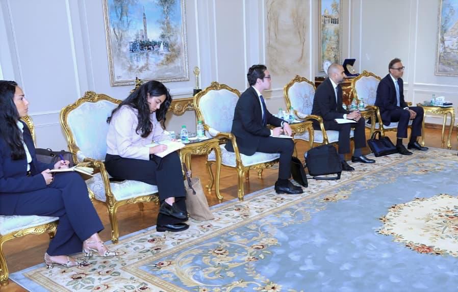 وزير الطيران يبحث مع وفد مؤسسة التمويل