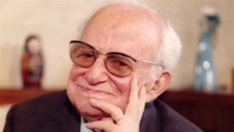 الاديب يحيى حقى