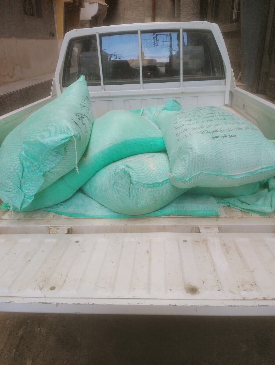 ضبط سلع تموينية ودقيق مدعم قبل تهريبه للسوق السوداء بالفيوم