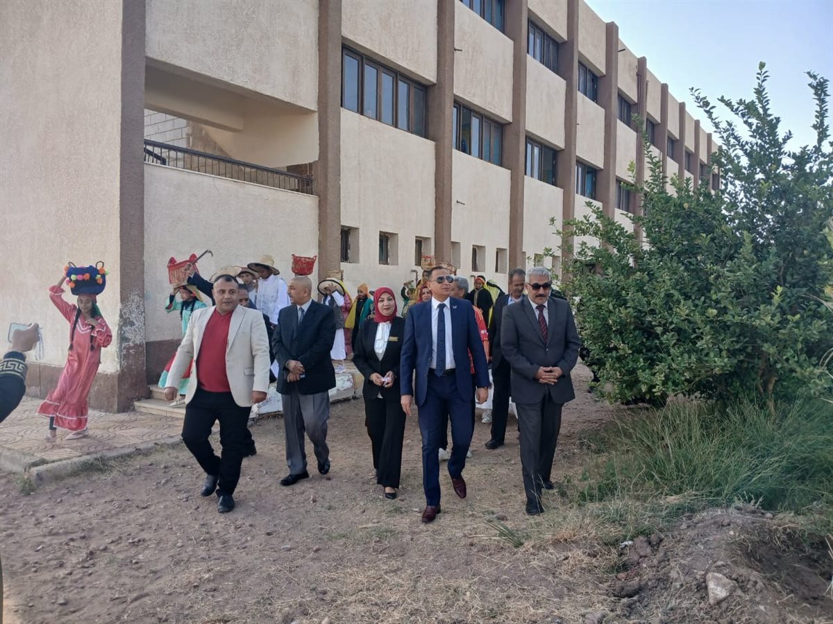 تدشين مبادرة “ازرع نخلة” بمدارس الوادي الجديد