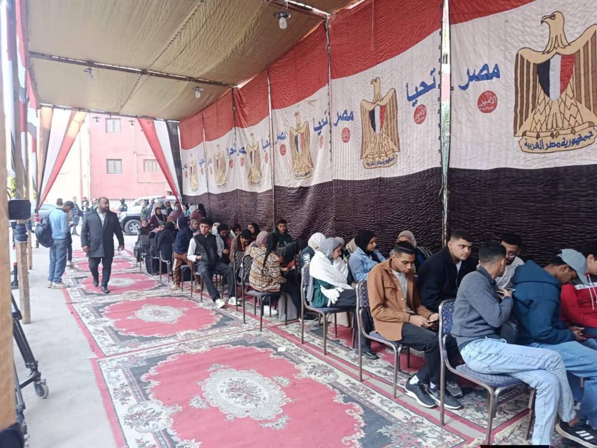 إقبال بلجان أسيوط مع فتح باب التصويت