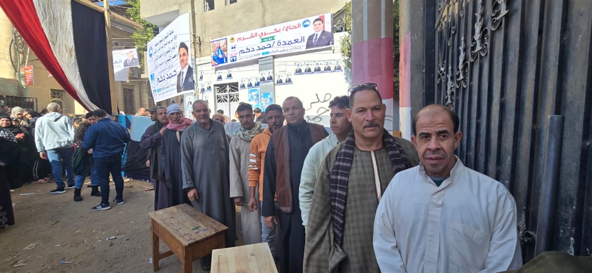حضور كثيف للناخبين أمام لجنة معهد فديمين الأزهري بالفيوم