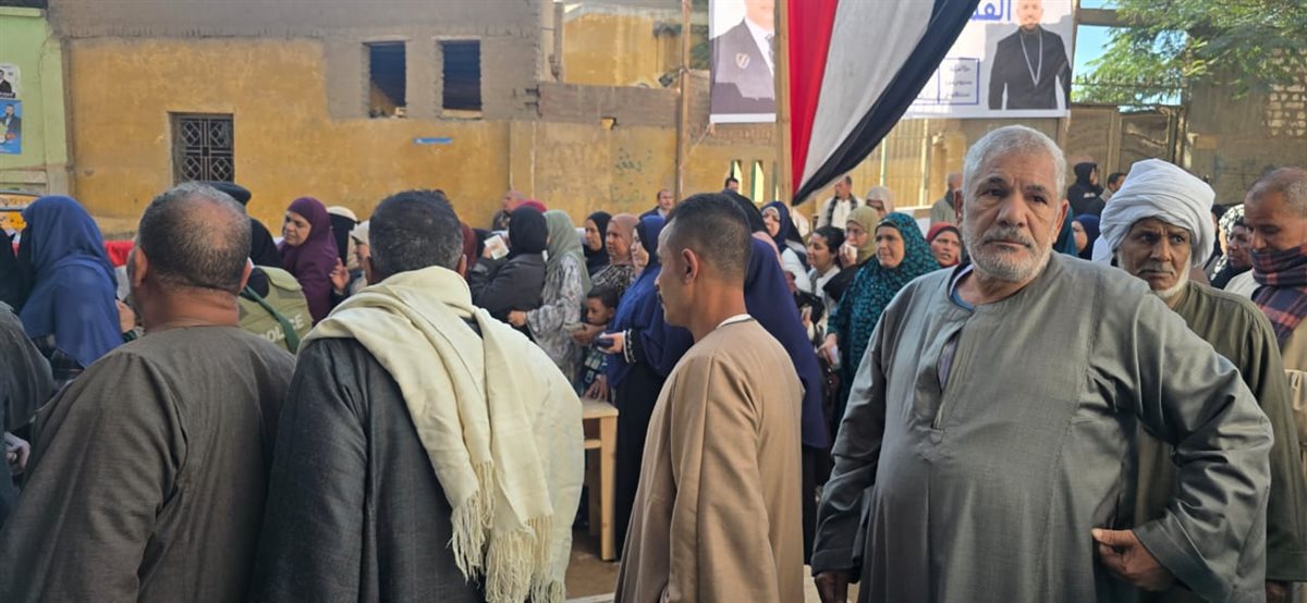 حضور كثيف للناخبين أمام لجنة معهد فديمين الأزهري بالفيوم
