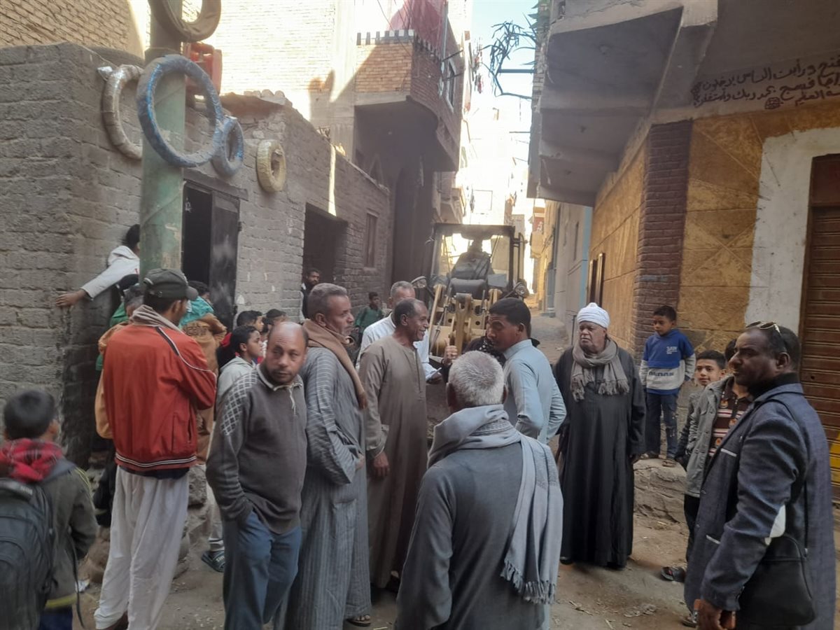 انهيار منزل من الطوب اللبن بقرية القصر في نجع حمادي بقنا