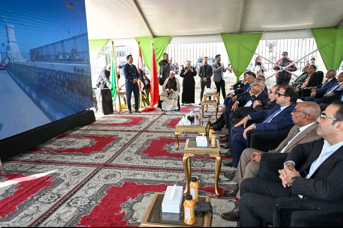 محافظ بورسعيد يبحث مع كامل أبو علي أعمال تطوير النادي المصري