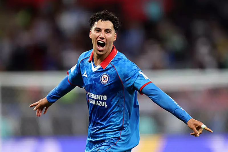 فرحة خورخي سانشيز بهدف التعادل