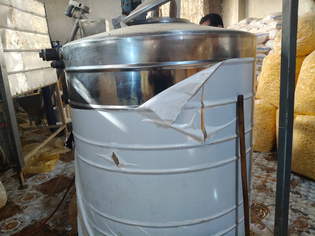 اغذية مجهولة المصدر داخل مصنع سناكس