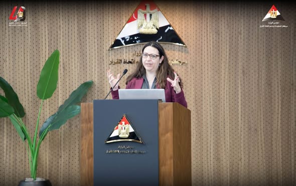 معلومات الوزراء يناقش مع 