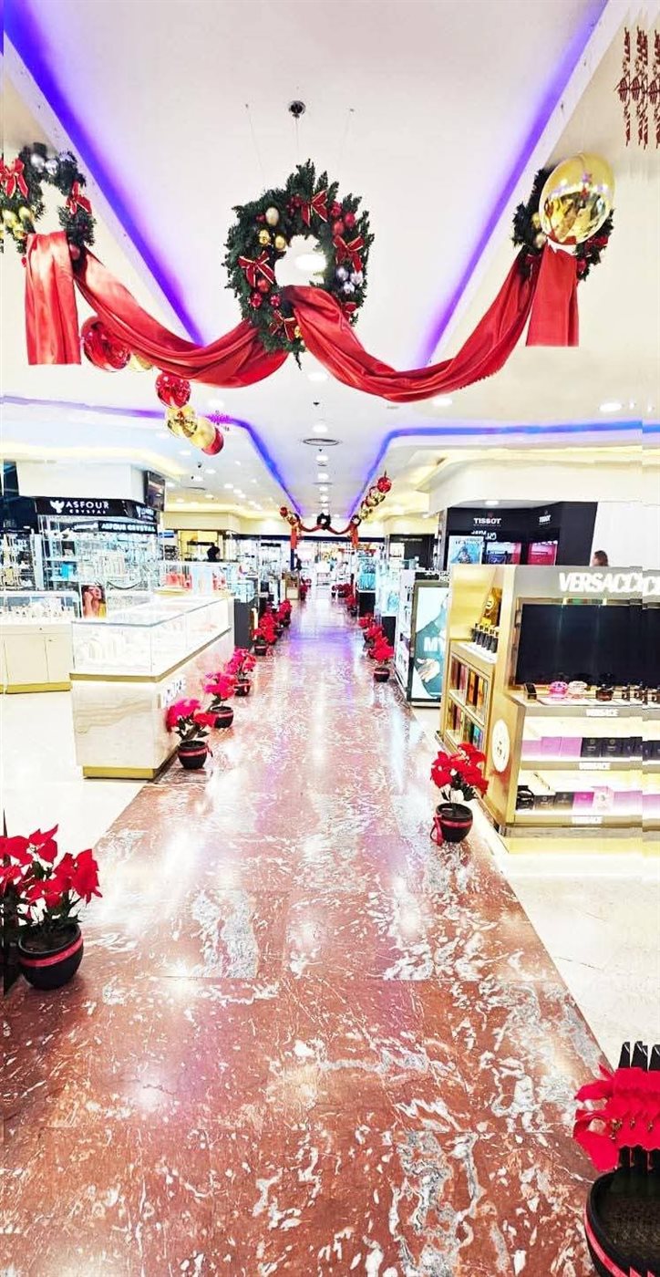 مصر للطيران للأسواق الحرة تتزين لاستقبال العام الجديد