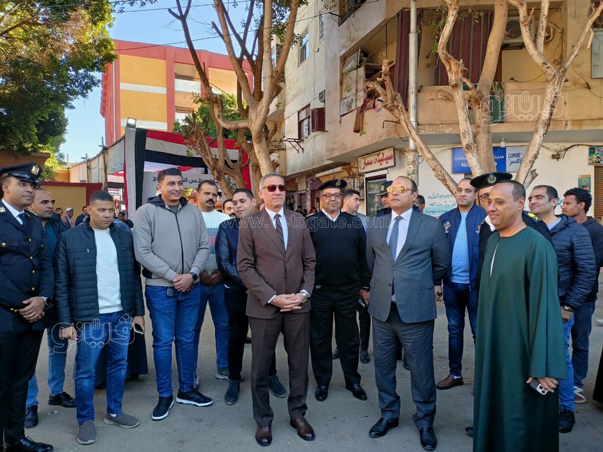 مساعد وزير الداخلية ومدير أمن الأقصر يتفقدان سير العملية الانتخابية