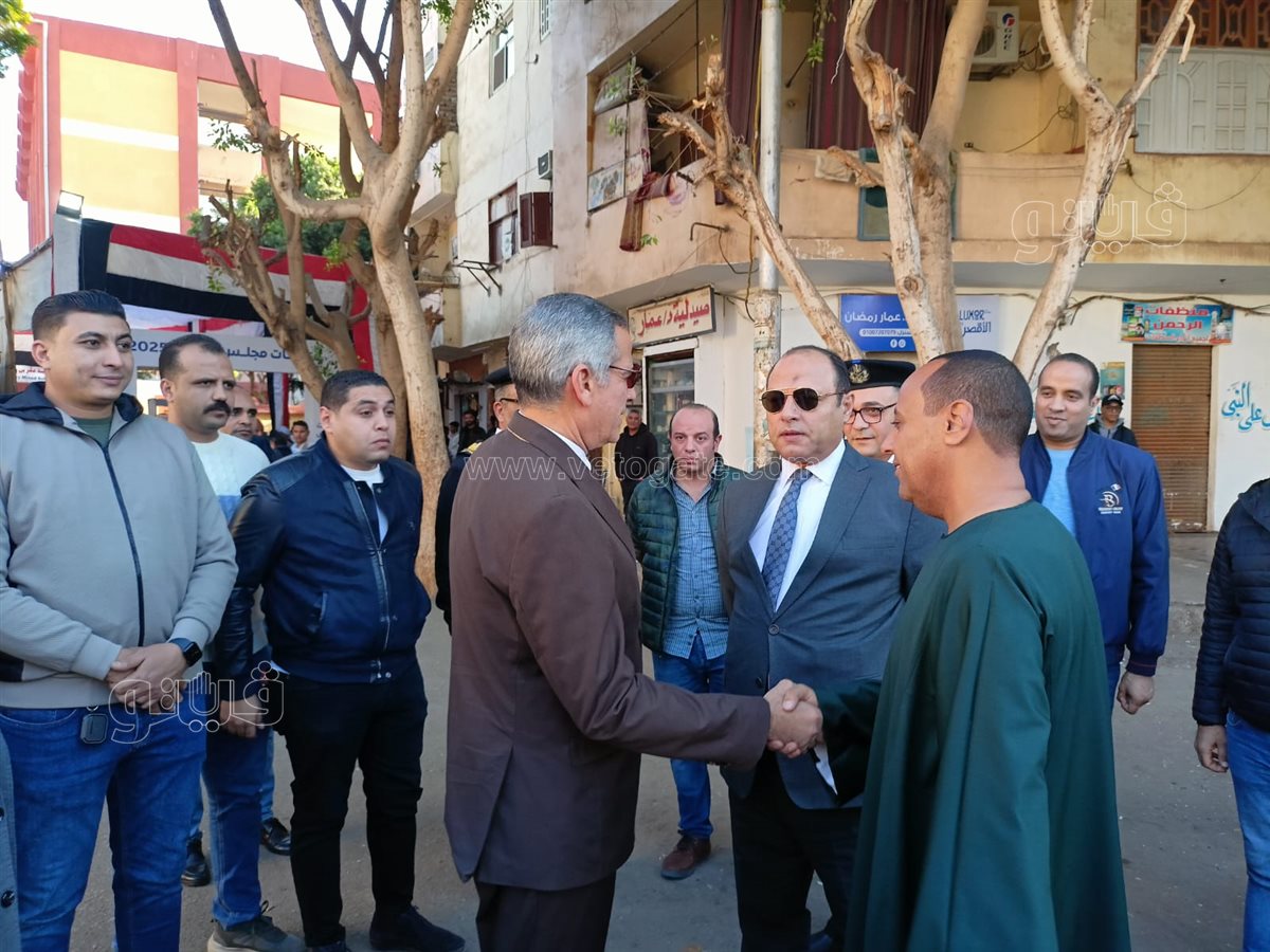 مساعد وزير الداخلية ومدير أمن الأقصر يتفقدان سير العملية الانتخابية