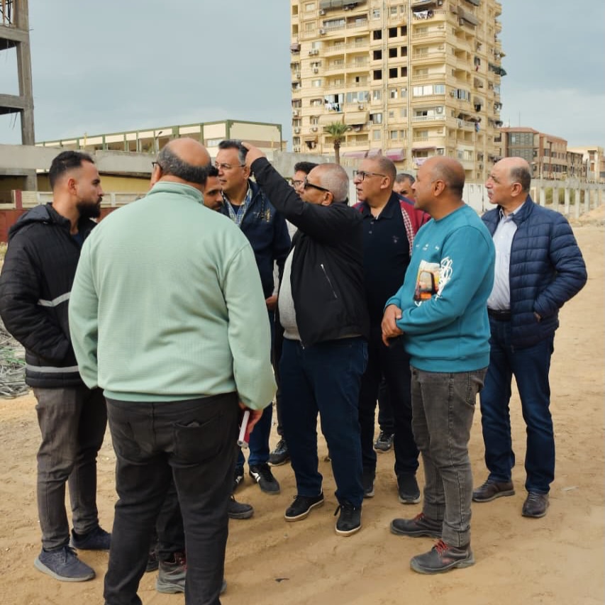 كامل أبو علي يتفقد استاد نادي المصري الجديد