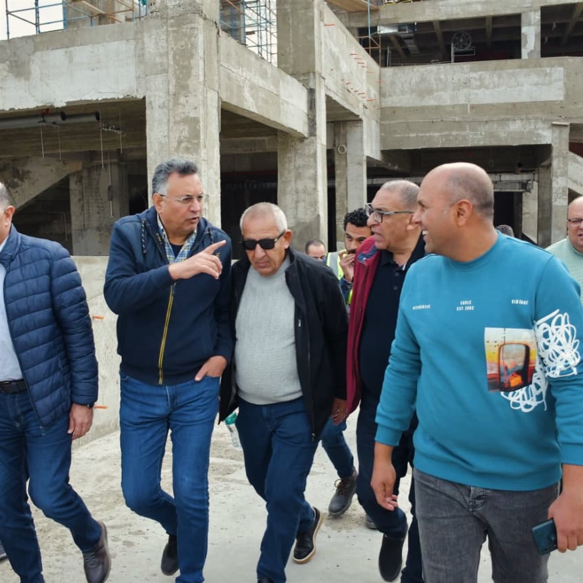 كامل أبو علي يتفقد استاد نادي المصري الجديد