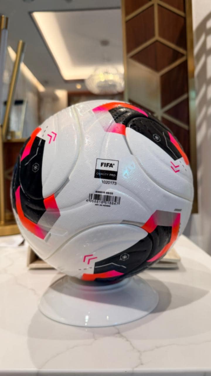 الكرة الرسمية الجديدة لمباريات بطولة كأس القارات للأندية