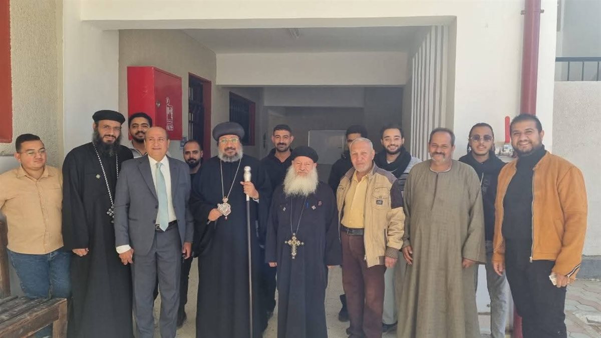 أسقف الوادي الجديد والواحات يدلى بصوته في انتخابات مجلس النواب