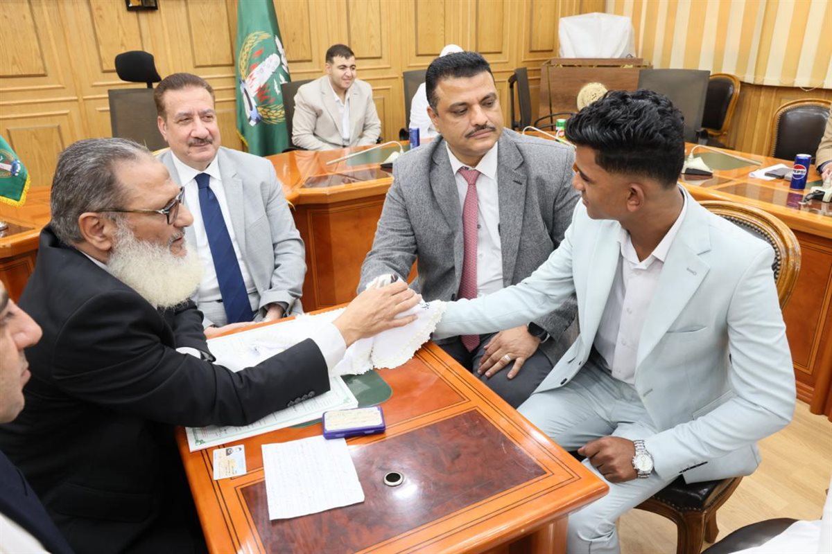 محافظ المنوفية يشهد عقد قران عروسين يتيمين