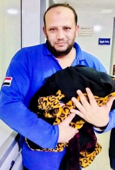 مسعف ينقذ مصابا ويولد سيدة داخل سيارة الإسعاف بزفتى في واقعة إنسانية استثنائية