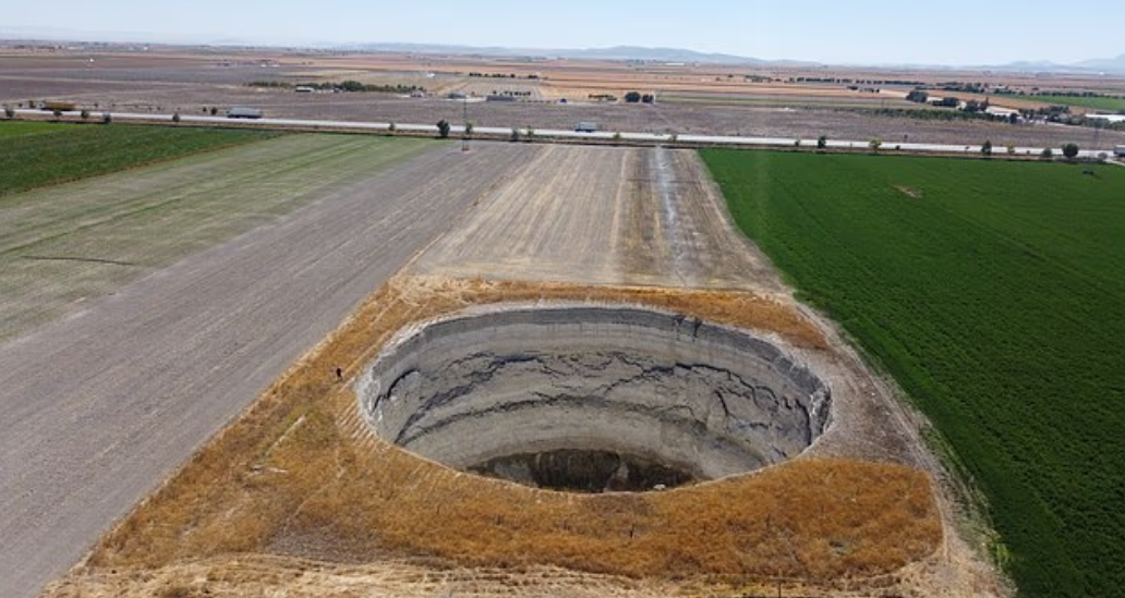 ظهور حفر ضخمة في تركيا يكشف عن كارثة، فيتو