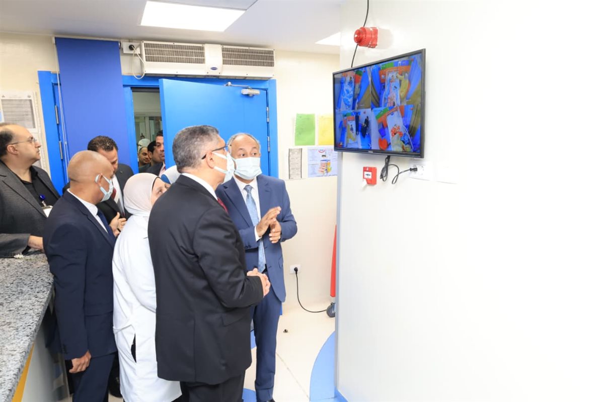 محافظ الجيزة يفتتح وحدة العناية المركزة لحديثي الولادة