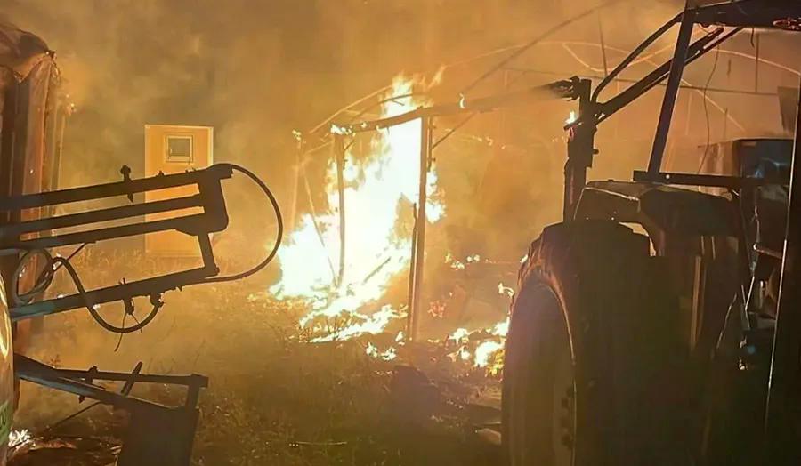 مستوطنون يضرمون النيران في بلدة حوارة بمباركة يوسي دغان